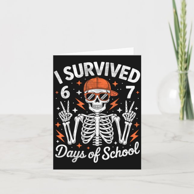 Cartão I Survived 67 Days Of School Skeleton Six Seven 6- (Frente)