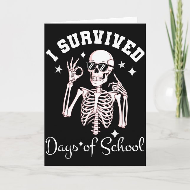 Cartão I Survived 67 Days Of School Skeleton Student Teac (Frente)