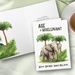 Cartão Idade é Parabéns Irrelephant Funny Elephant Feliz<br><div class="desc">Cartão de aniversário engraçado escrito com "Idade é Irrelante" e seu texto personalizado na frente. Design apresenta um elefante bonito,  armado com palmeiras tropicais e verde-selva. Você pode personalizar o dentro de saudação de aniversário e também ter a opção de adicionar um sinal com seu(s) nome(s) se desejar.</div>