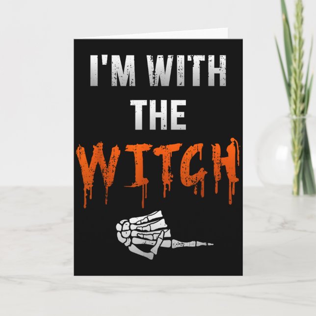 Cartão I'm With Witch Skeleton Hand Funny Halloween Husba (Frente)