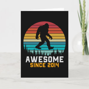 Cartão Incrível desde 2014 Retrô Bigfoot de Aniversário