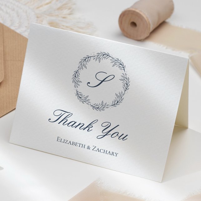 Cartão Indigo Blue Monograma Wreath Casamento Obrigado (Criador carregado)