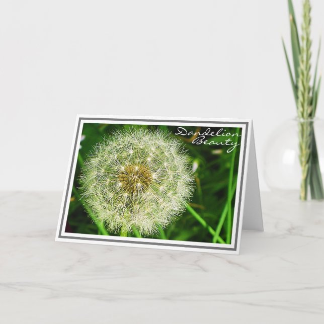 Cartão Intricate Dandelion Flower with Green Foliage (Frente)