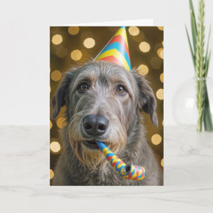 Cartão Irlandês Wolfhound de aniversário com chapéu de fe