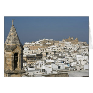 Cartão Itália, Ostuni, vista de perto da cidade antiga