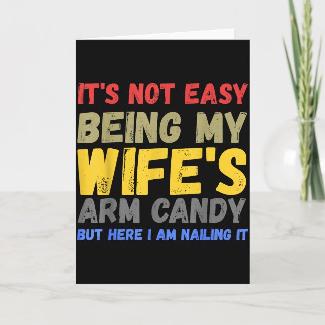 Cartão Its Not Easy Being My Wifes Arm Candy Retro Funny  (Frente)