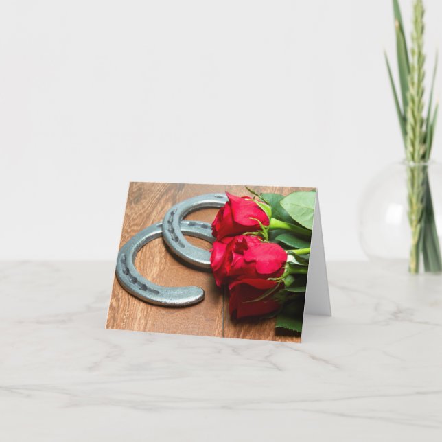 Cartão Kentucky Derby Red Roses with Horseshoes on Wood (Frente)