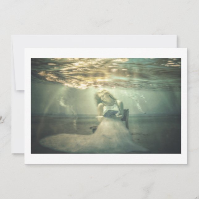 Cartão Lendo sob o mar bela arte original de fantasia (Frente)