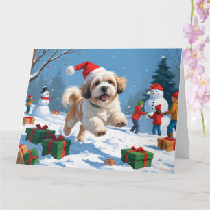 Cartão Lhasa Apso Correndo na Neve com Chapéu de Natal
