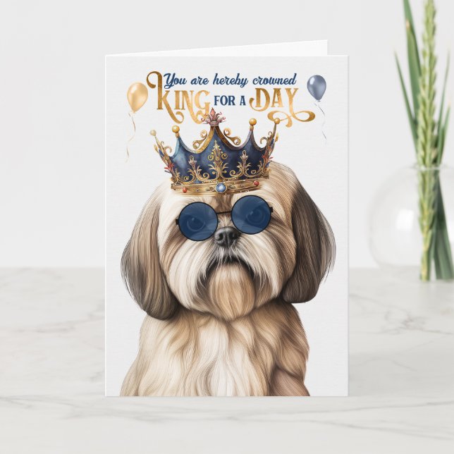 Cartão Lhasa Apso Dog King para um Dia de Aniversário Eng (Frente)