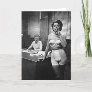 Cartão Lingerie model smoking in an office