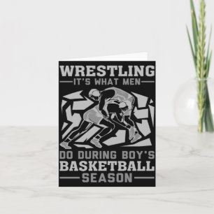 Cartão Luta é o que os homens fazem durante o basquete ma