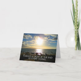 Cartão Luz de citação inspiracional no final do túnel