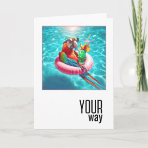 Cartão Macaw Papagaio com coquetel flutuando numa Piscina