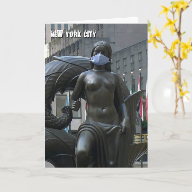 Cartão Maiden vestindo uma máscara facial - placa NYC (Flor Amarela)