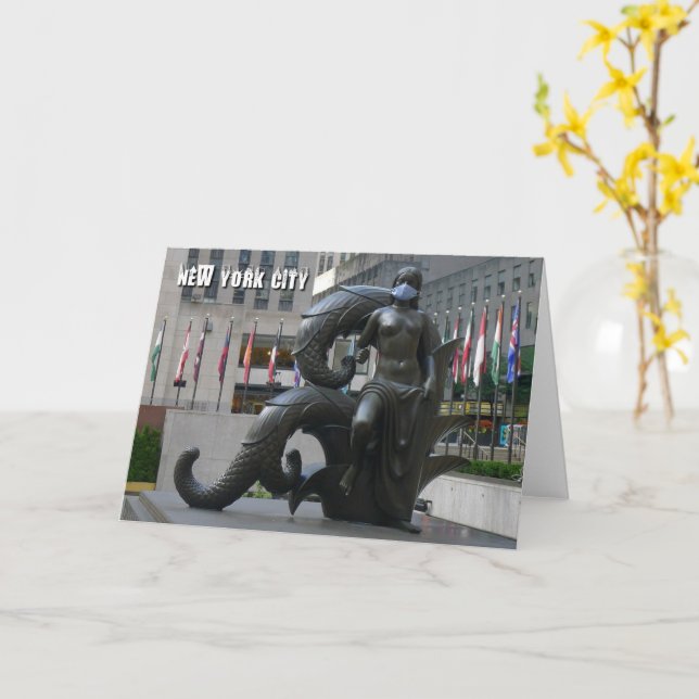 Cartão Maiden vestindo uma máscara facial - placa NYC (Flor Amarela)