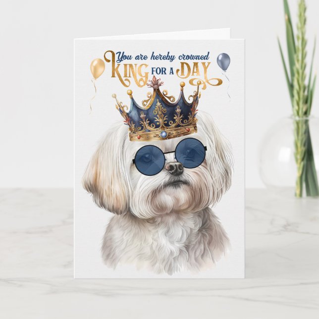 Cartão Maltês Dog King para um dia de aniversário engraça (Frente)