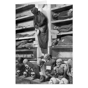 Cartão Mamãs nos catacombs de Palermo, Italia