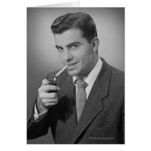 Cartão Man Lighting Cigarette
