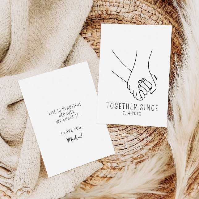 Cartão Mantendo as mãos juntas desde o aniversário (Criador carregado)