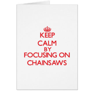 Cartão Mantenha a calma focalizando em serras de cadeia