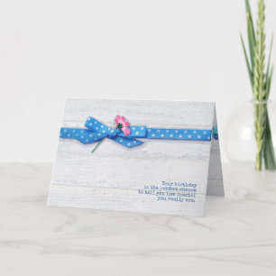 Cartão margarida no aniversário da fita de bolinhas