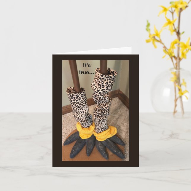 Cartão Meias humorísticas em um frango (Flor Amarela)