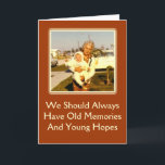 Cartão Memórias e cumprimento do aniversário das<br><div class="desc">Um cartão de aniversário para o novo e os jovens no coração.</div>