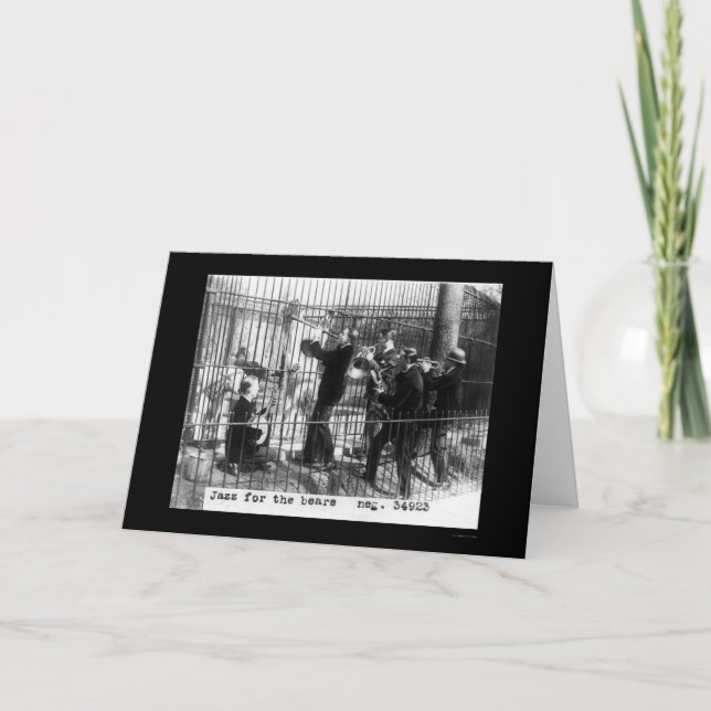 Cartão Men Playing Jazz Music by a Polar Bear 1924 (Frente)