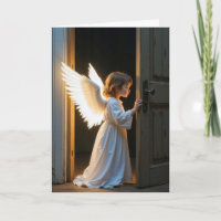 Menina Anjo Espiando por uma Porta