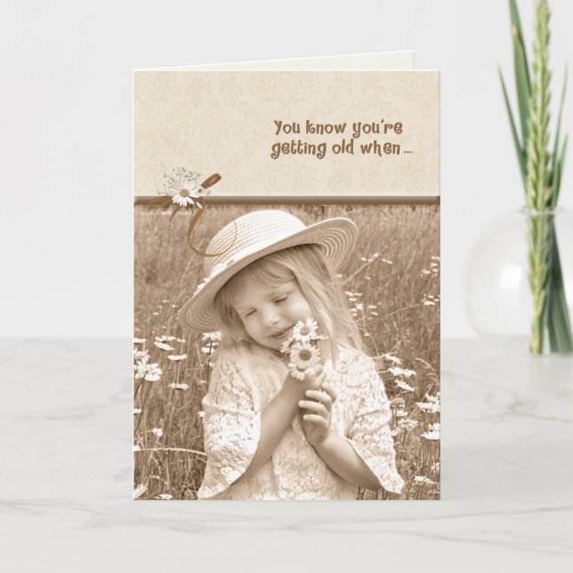 Cartão Menina com margarida de aniversário (Frente)