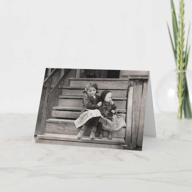 Cartão Menina cuidando da irmã, 1911 (Frente)