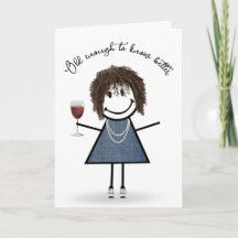 Menina de palito de aniversário com copo de vinho