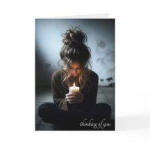 Menina em uma sala escura