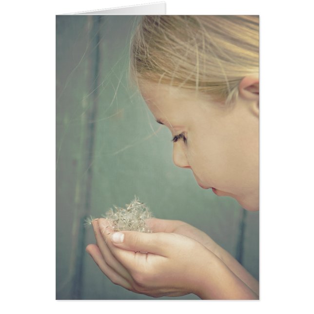 Cartão Menina, sementes de dandelion na mão (Frente)