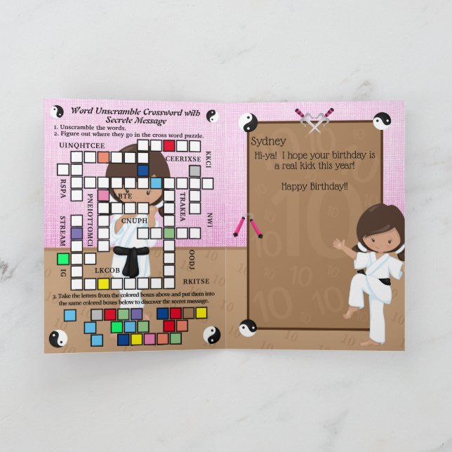 Cartão Meninas étnicas Karate Mensagem Secreta Feliz Aniv (Interior)