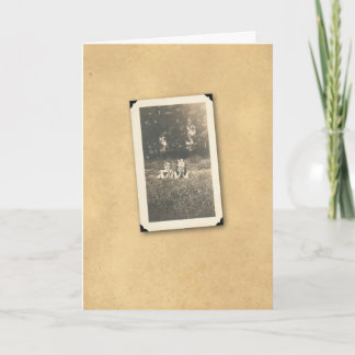 CARTÃO MENINAS NA GRAMA 2