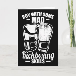 Cartão Menino Com Algumas Habilidades Malucas de Kickboxi