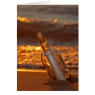 Cartão mensagem do por do sol em uma garrafa