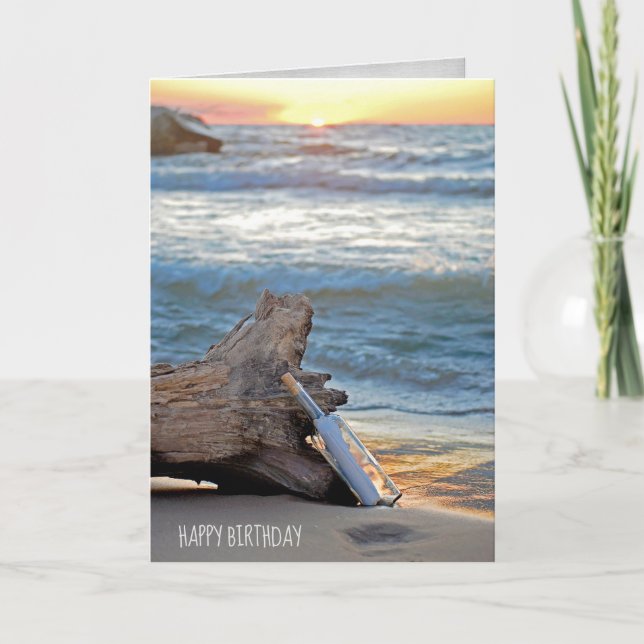 Cartão mensagem numa garrafa de aniversário de madeira de (Frente)