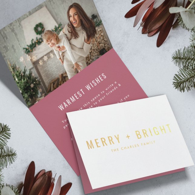 Cartão Metalizado Alegre e Brilhante | Foto de Natal Moderna e Sofis (Celebrate the season in style with a vintage rose gold foil Merry + Bright card by Guava)
