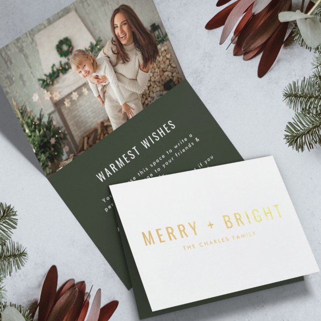 Cartão Metalizado Feliz e Brilho | Foto de Natal de Na moda moderno (Celebrate the season in style with a modern dark green gold foil Merry + Bright card by Guava)