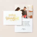 Cartão Metalizado Feriado Fotográfico da Família de Placas Hanukkah<br><div class="desc">Feliz Hanukkah, foto da família, personalizada com seu nome e uma doce bênção com folha de ouro real, cartão de feriado Hannukah. Design moderno limpo. Cartão de cartões de natal judeu.</div>