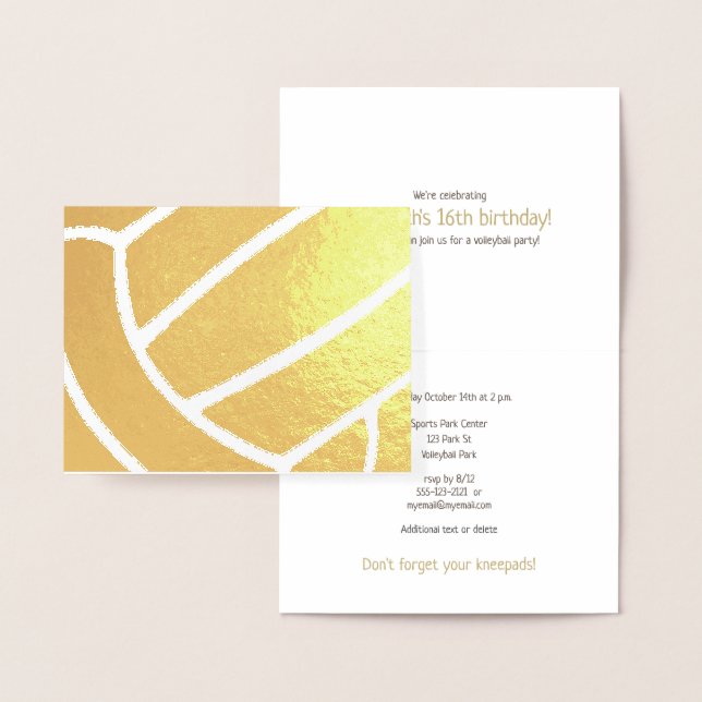 Cartão Metalizado Girl's volleyball sports related birthday gold (Display)
