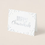 Cartão Metalizado Happy Chanukah<br><div class="desc">Deseje a alguém um Chanukah feliz com esta carta simplesmente linda,  acentuada com papel real. Personalize-o com a sua própria mensagem de cartões de natal quentes.</div>
