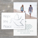 Cartão Metalizado Holiday Dove Hope Joy Peace Green Tipografia<br><div class="desc">Deseje à família e aos amigos um simples presente de paz para os feriados, com uma pomba elegante, um cartão de saudação dobrado com fotos. Toda a redação desta modelo (incluindo "Esperança pela Paz" na frente) é simples de personalizar, fazer-a adequada para o Natal, Anos novos, Chanucá e Rosh Hashanah....</div>