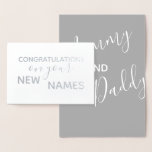 Cartão Metalizado Novos Parabéns-Pais Caligrafia Elegante<br><div class="desc">Celebre a nova criança feliz casal com esta bela e tendencial carta! Na frente, a frase "Parabéns em seus novos nomes" está em uma combinação de um elegante script de pincelada de estilo manuscrito e simples letras de impressão — tudo em folha prateada real. Dentro, o cartão diz "Mamãe e...</div>