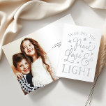Cartão Metalizado Paz, Amor e Luz | Hanukkah Photo Silver<br><div class="desc">Chanucá festivo,  baseado na tipografia,  apresenta "Peace,  Love and Light" na frente,  com letra de prata. Adicione uma foto da família favorita ao dentro e personalize com uma mensagem e assinatura personalizadas.</div>