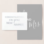 Cartão Metalizado Sr. e Sra. Parabéns Elegante BrushAVC<br><div class="desc">Celebre o casamento feliz do casal com esta bela carta! Na frente, a frase "Parabéns em seus novos nomes" está em uma combinação de um elegante script de pincelada de estilo manuscrito e simples letras de impressão — tudo em folha prateada real. Dentro, o cartão diz "Sr. e Sra." em...</div>