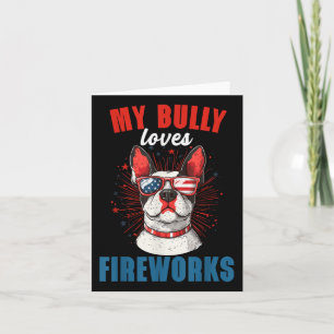 Cartão Meu Bully ama Fireworks No Dia 4 De Julho Um Cão P